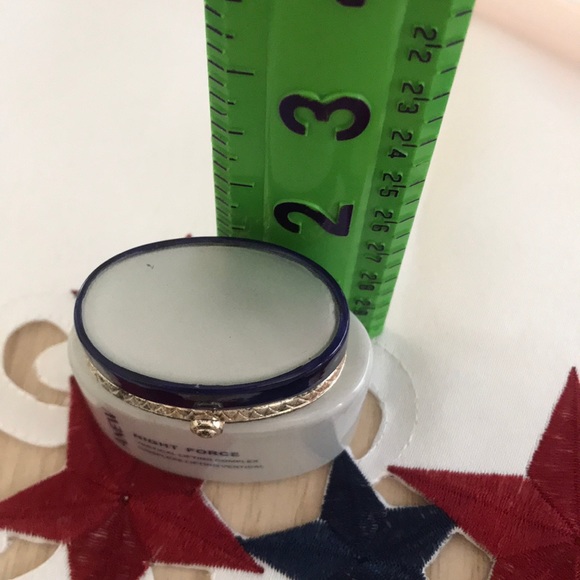 Avon hinged box of Anew cream REPRESENTATIVE Gift - Picture 7 of 7